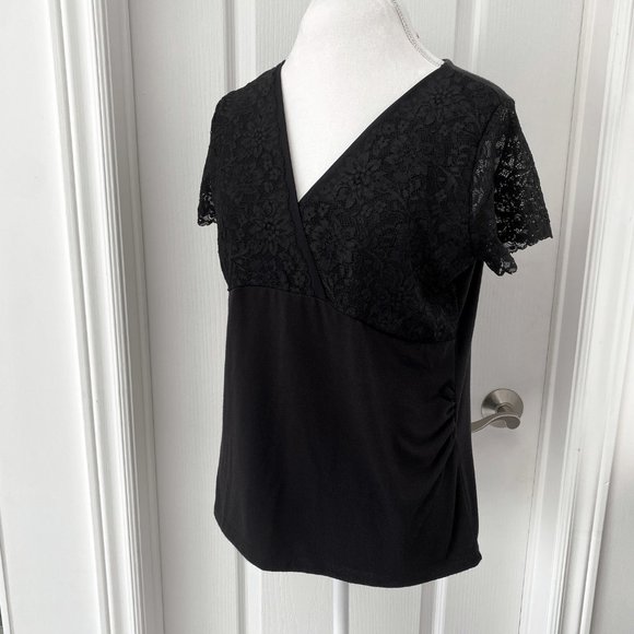 🛍 2 for $25! 🛍 Emma James - Black Lace Accent V-Neck Top - Picture 4 of 12